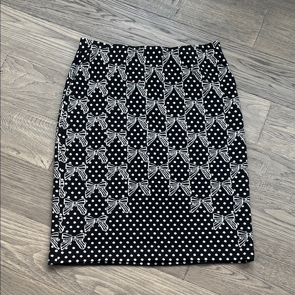 RIANI | Black and White Bow and Polka Dot Patterned Skirt / Elastic Band Size 8